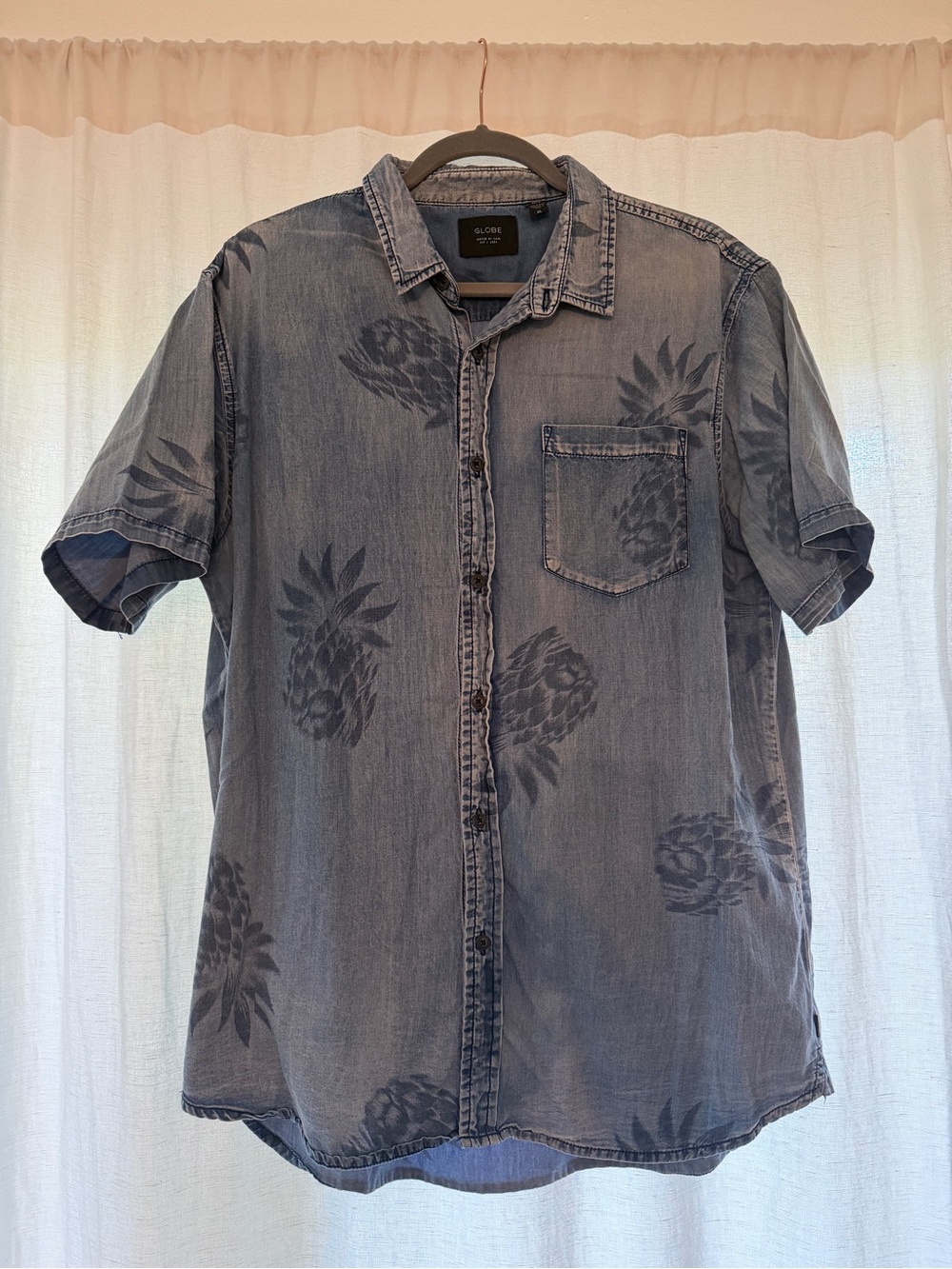 Globe Short-Sleeve Denim-Style Pineapple Print Shirt in Blue sz XL